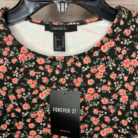 Forever 21 Floral Half-Sleeve Crop Top - Picture 3 of 4